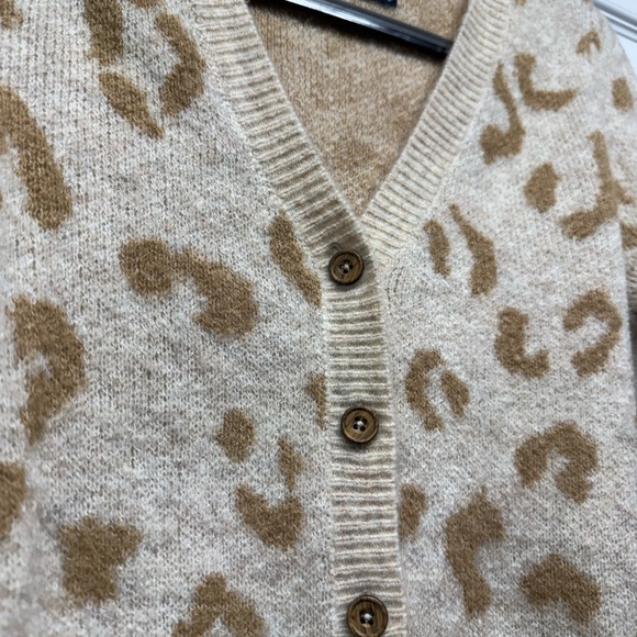 Abercrombie & Fitch Tan and Cream Patterned Cardigan - Picture 2 of 5
